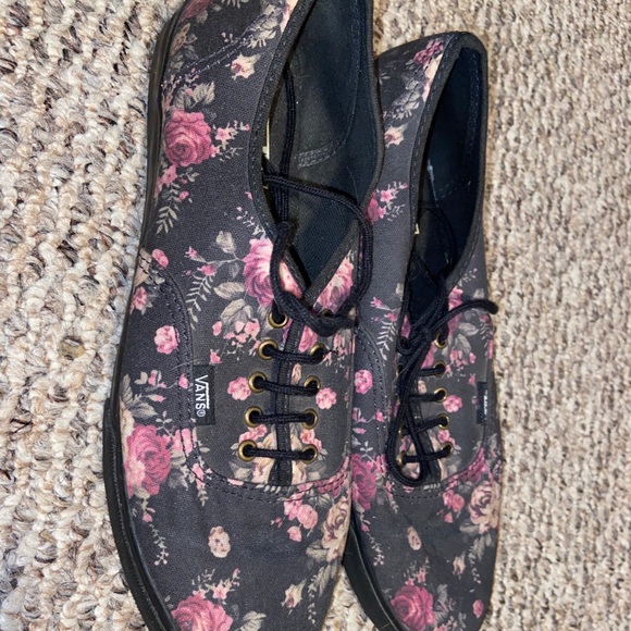 Sold - Picture 3 of 6